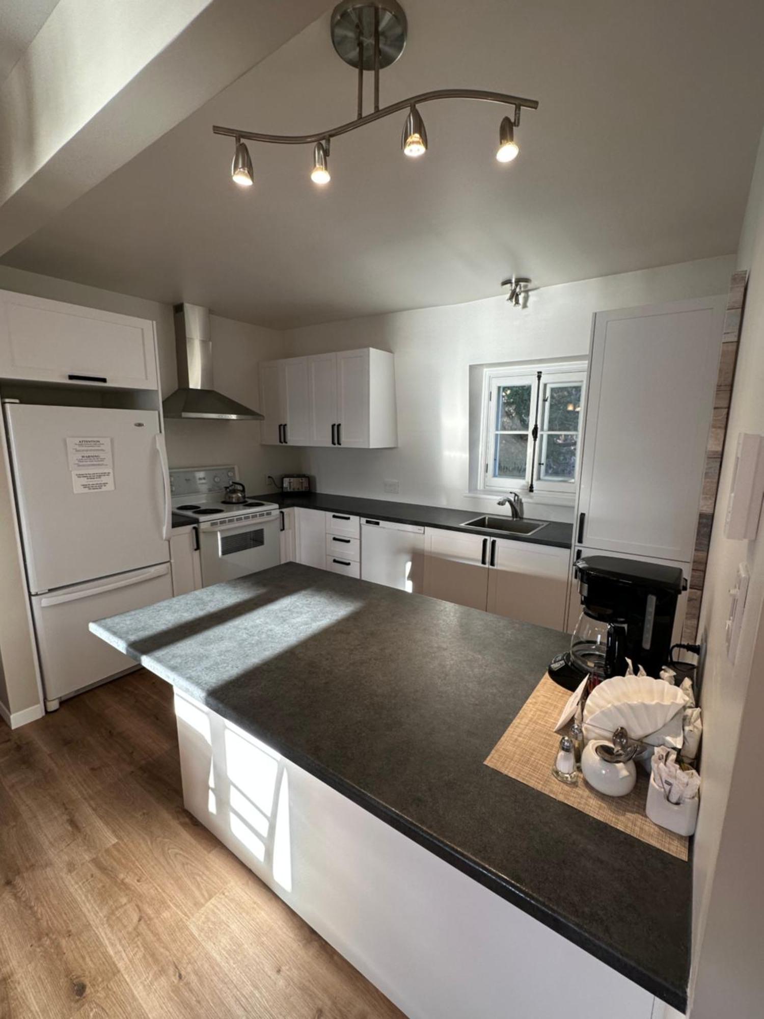 Goeliche Hotel Et Appartement Saint-Laurent-de-l'ile d'Orleans Kültér fotó