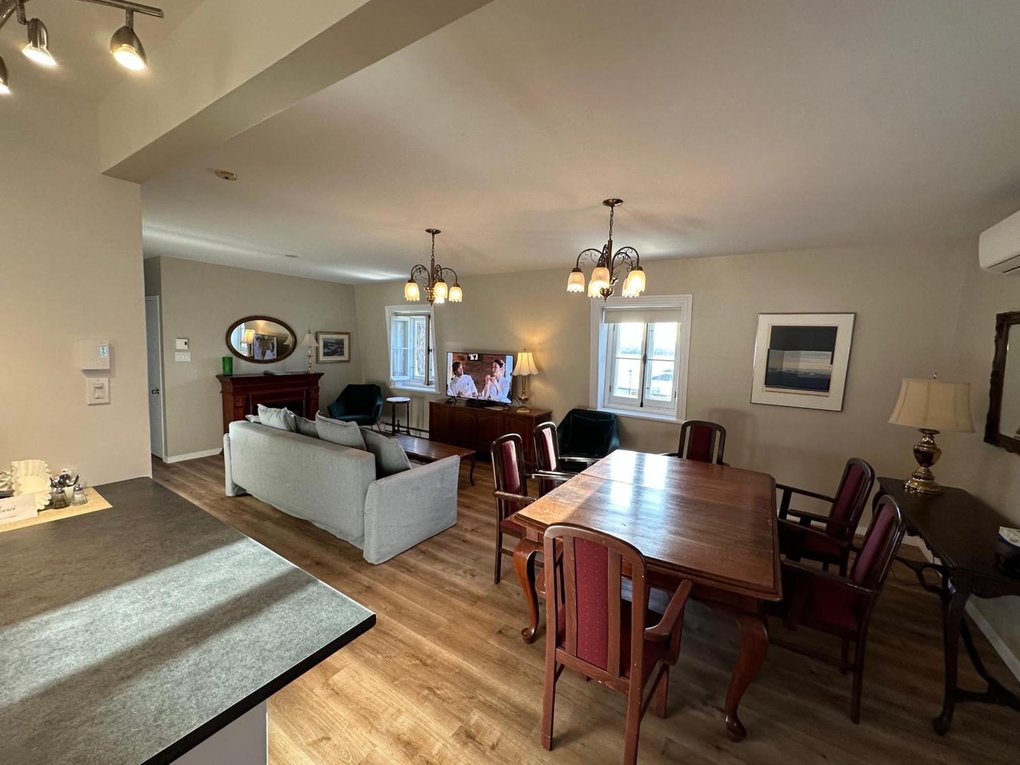 Goeliche Hotel Et Appartement Saint-Laurent-de-l'ile d'Orleans Kültér fotó