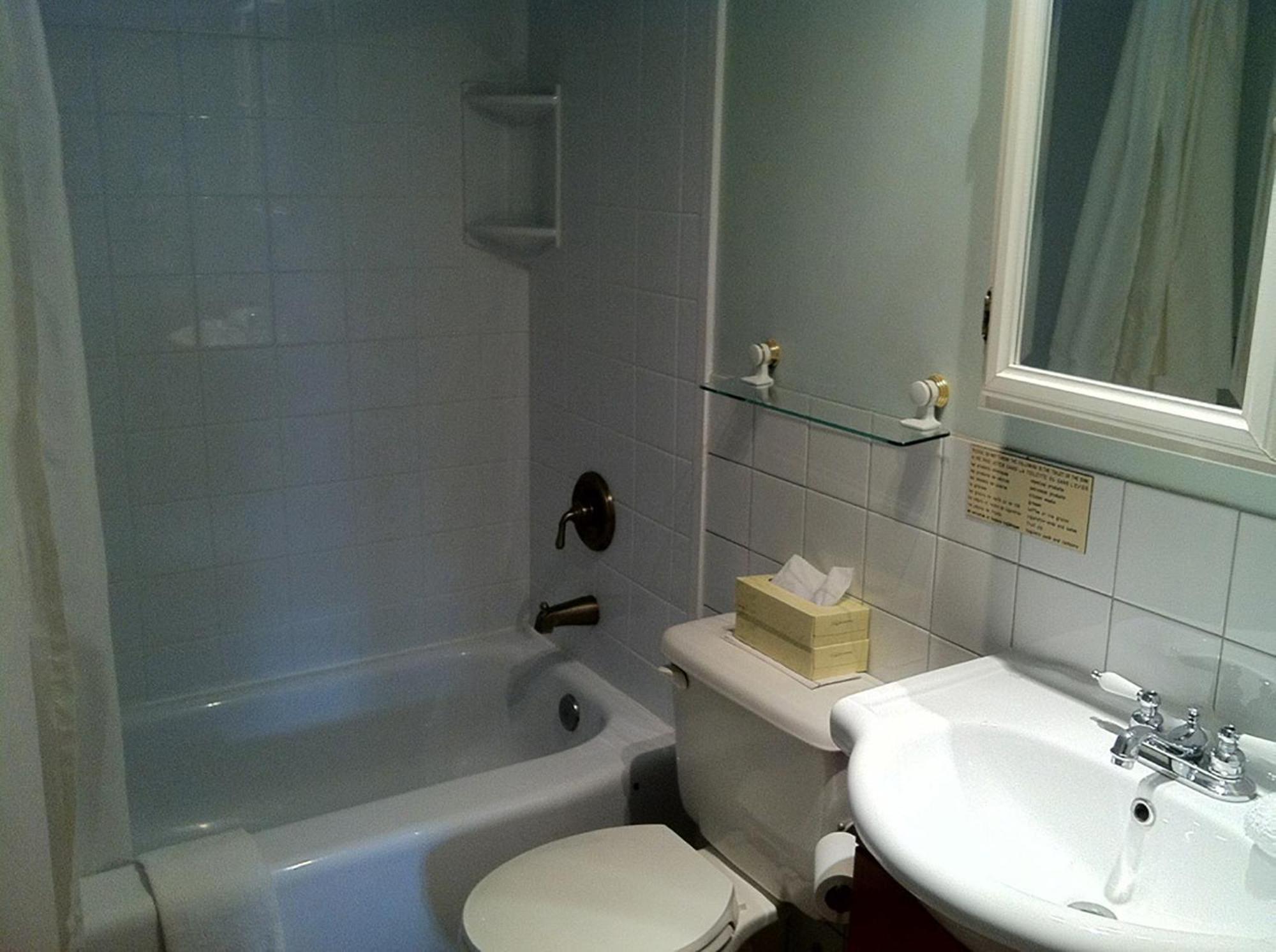 Goeliche Hotel Et Appartement Saint-Laurent-de-l'ile d'Orleans Szoba fotó