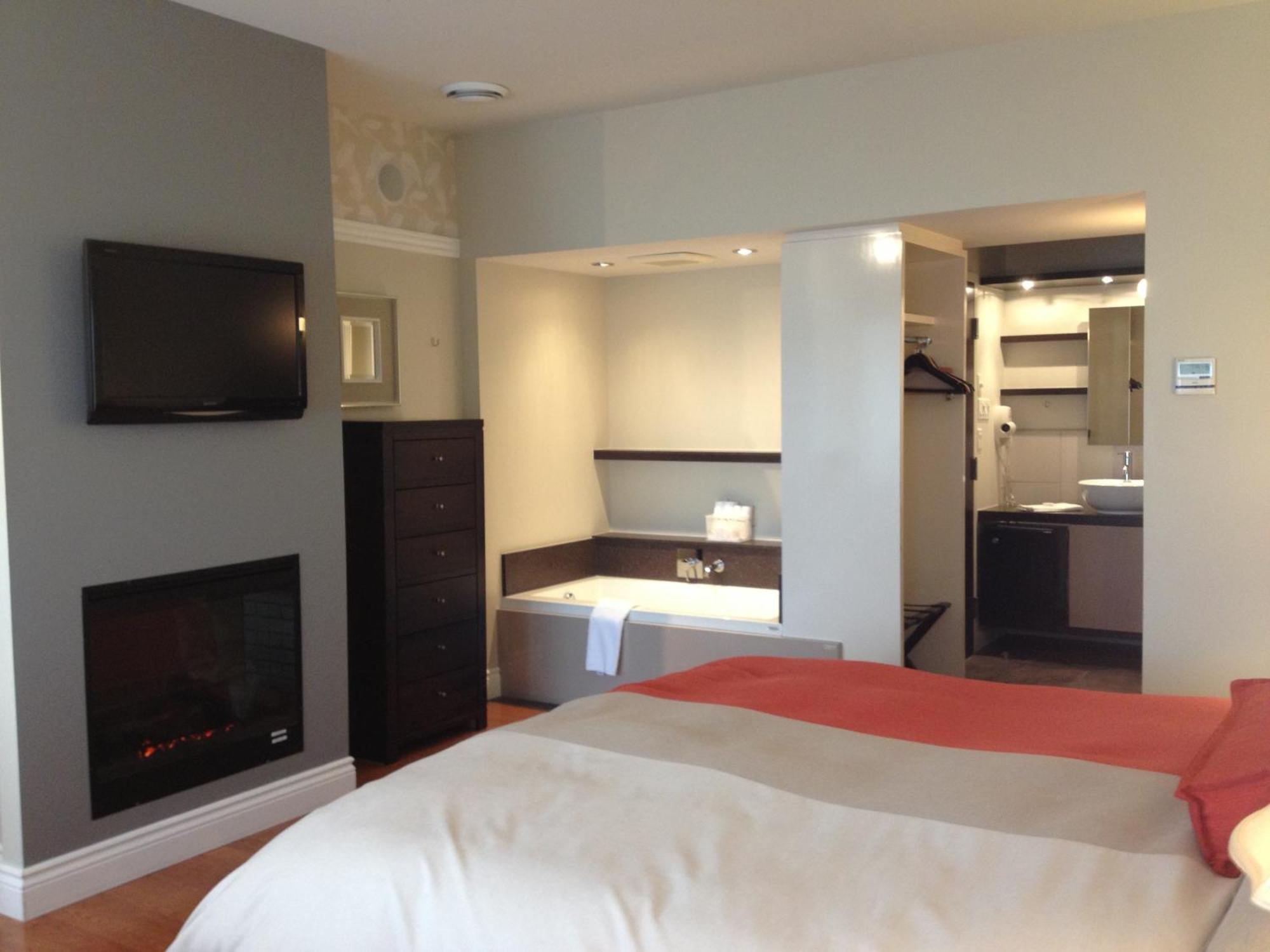 Goeliche Hotel Et Appartement Saint-Laurent-de-l'ile d'Orleans Szoba fotó