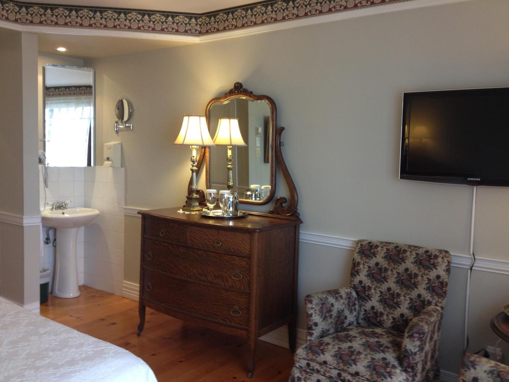 Goeliche Hotel Et Appartement Saint-Laurent-de-l'ile d'Orleans Szoba fotó