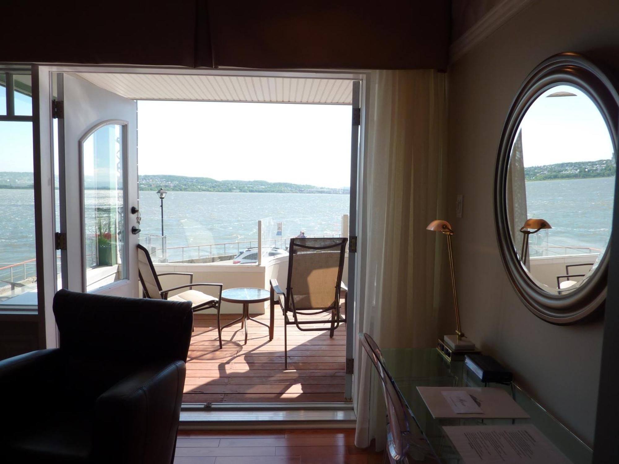 Goeliche Hotel Et Appartement Saint-Laurent-de-l'ile d'Orleans Szoba fotó