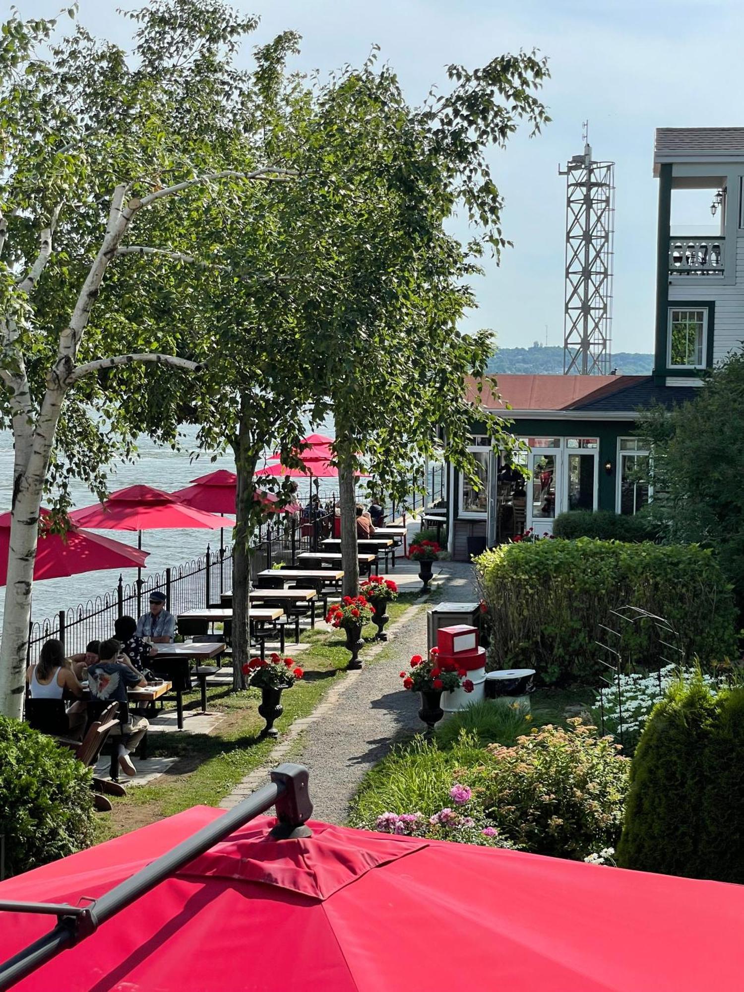 Goeliche Hotel Et Appartement Saint-Laurent-de-l'ile d'Orleans Kültér fotó