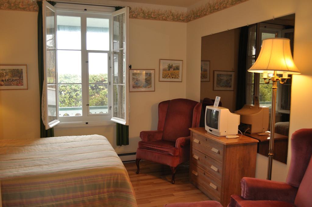 Goeliche Hotel Et Appartement Saint-Laurent-de-l'ile d'Orleans Szoba fotó