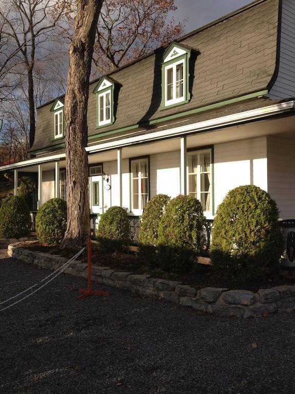Goeliche Hotel Et Appartement Saint-Laurent-de-l'ile d'Orleans Szoba fotó